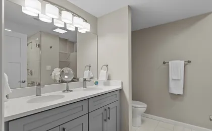 3325: Bright Urban Comfort by JZ Vacation Rentals