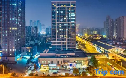 Yuyue E-sports Hotel (Wuhan Gutian Er Road Subway Station)