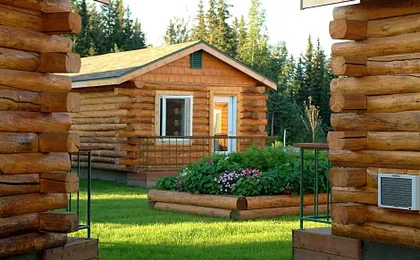 Pike's Waterfront Lodge