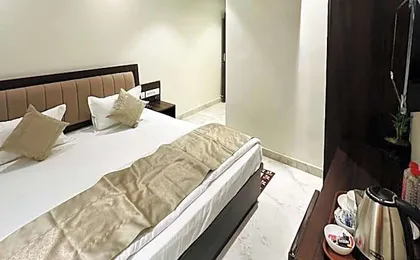 Kashi Darshan Hotel