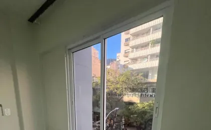 Apartment by the Sea Com Netflix