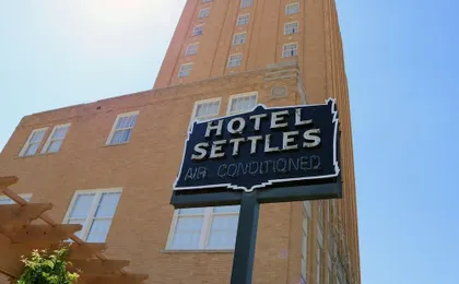 Hotel Settles