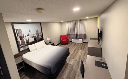 Super 8 by Wyndham Macomb