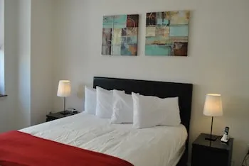 Hudson Suites at Newport