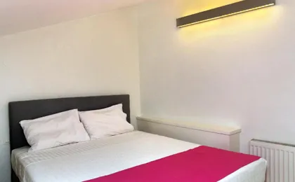 Vivian Art Apartments