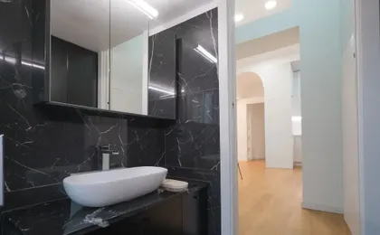 Farini - Charming One-bedroom Apartment in Isola Area