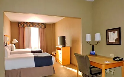 Marco LaGuardia Hotel & Suites