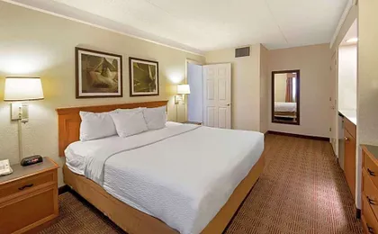La Quinta Inn & Suites by Wyndham San Antonio Market Square