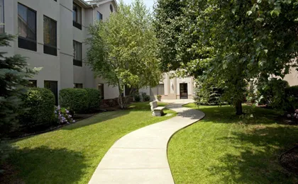 Larkspur Landing Hotel South Bend