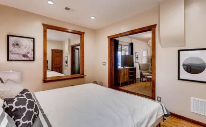 Sloan's Lake Solitude Intimate Carriage House