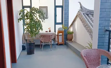 English: slightly drunk Tsuki glass month tea culture B & B (Dali ancient city Erhai store)