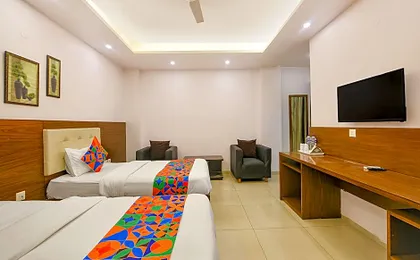 FabHotel Silver Oak BnB - Nr. Yashobhoomi Convention Centre