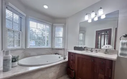 Fantastic 5 Bedroom 4 Bath Home With new Pool & Jacuzzi