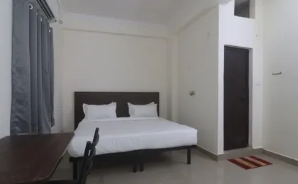 Iroomz Hotel Sbr