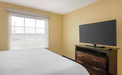 Best Western Plus Brunswick Inn & Suites