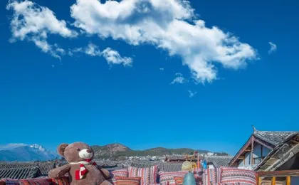 Lijiang pure sunshine · panoramic view of the ancient city and snow mountain