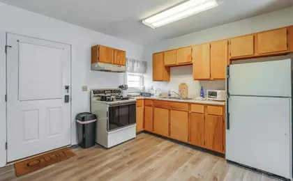 3 Mi to Belmont Stakes! Pet-friendly Home w/ Patio