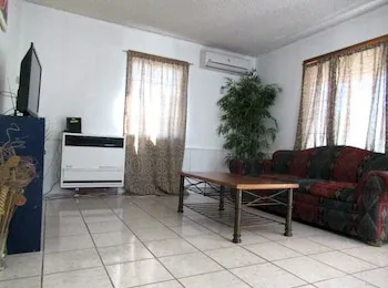 Cozy 3BD Wood House
