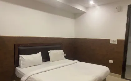 Hotel Golden Plam Tilak Nagar Market
