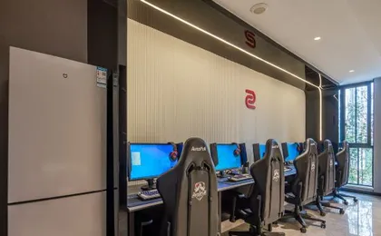 i Electronic Sports