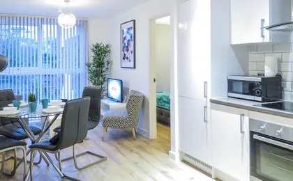 Tudors Esuites Birmingham Canalside with Gated Parking