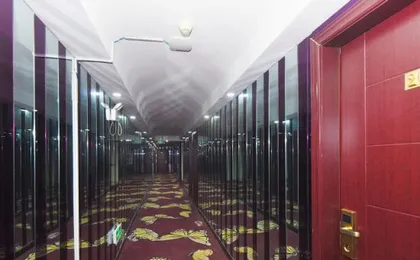 Moos Hotel (Shanghai Jiuting Subway Station)