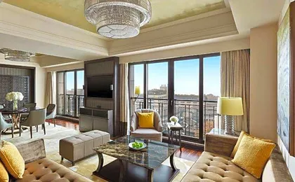 Midtown Shangri-La, Hangzhou, moments from West Lake