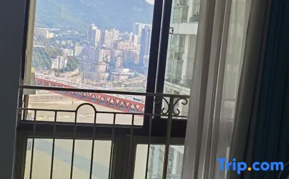 yuyue. High-altitude Riverview Cinema B&B (Liberation Monument Hongya Cave Branch)
