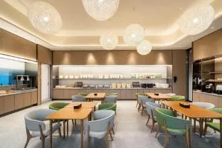 Ji Hotel Shanghai Dongjing Road Subway Station