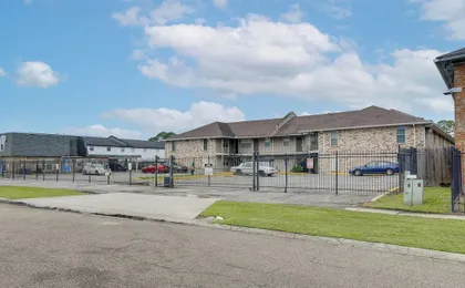 Walk to LSU Campus & Bars! Condo w/ Community Pool