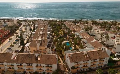Renovated apartment with garden and direct beach access, Marbella East