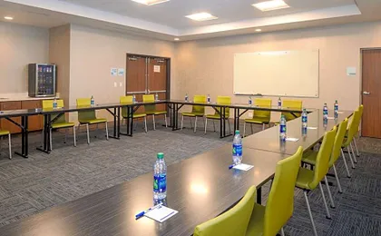 Holiday Inn Express & Suites St. Petersburg - Seminole Area By IHG
