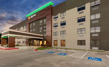 La Quinta Inn & Suites by Wyndham Houston Nw Brookhollow