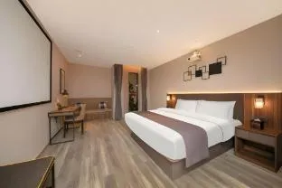 Home Inn Plus Wuhan Hankou Railway Station