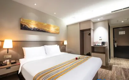 Homeinn Plus Hotel (Beijing Chaoyangmen Subway Station)
