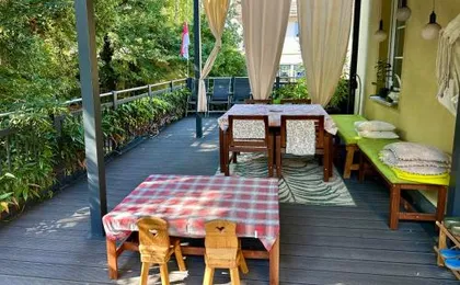 Top Wohnung in Stadtvilla mit Terrasse und Garten