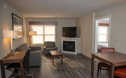 Hawthorn Suites by Wyndham Erie