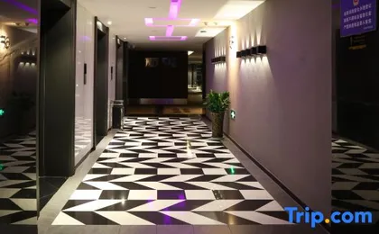 Qizhen Crystal Hotel