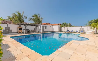 Casa Com Piscina Em Porto Das Dunas by Carpediem