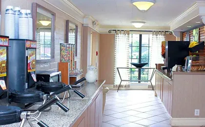 La Quinta Inn by Wyndham New Orleans West Bank / Gretna