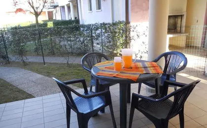Relaxing Garden Flat With Pool Near the Beach