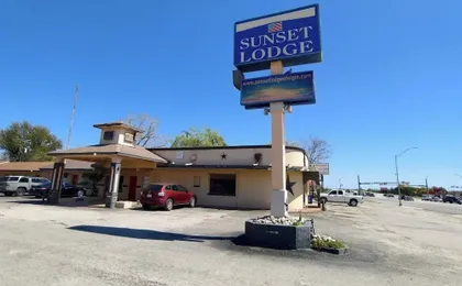 Sunset Lodge Elgin Near U.S. 290 By Hotel O