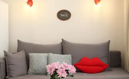 The Marble Suites, PLAKA