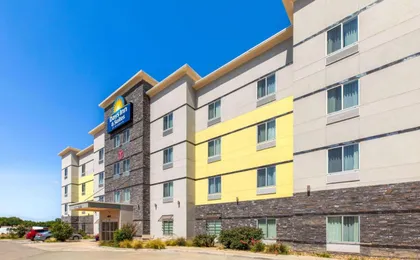 Days Inn & Suites by Wyndham Lubbock Medical Center