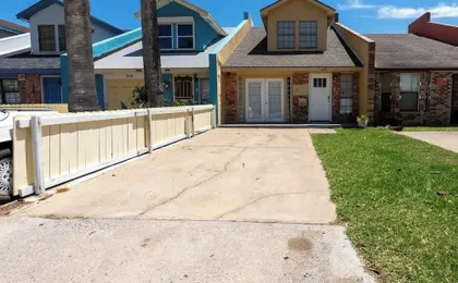 Private Pool Bbq Steps To Beach 3 Bedroom Home