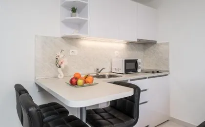 S & V Deluxe Apartments