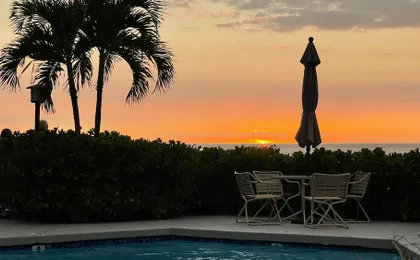 Sophisticated Oceanfront Retreat - Air-conditioned - Walk to Beach - Vrkcv
