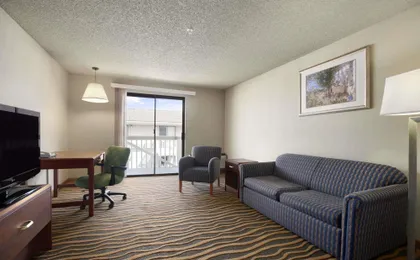 South Tacoma Suites (Ex. Howard Johnson by Wyndham)