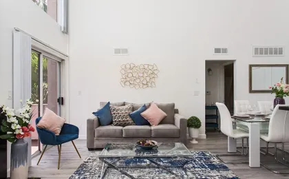 Extravagant Hollywood Cosmo Suites