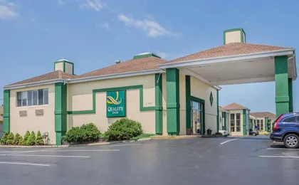 Quality Inn hotel Port Clinton, OH